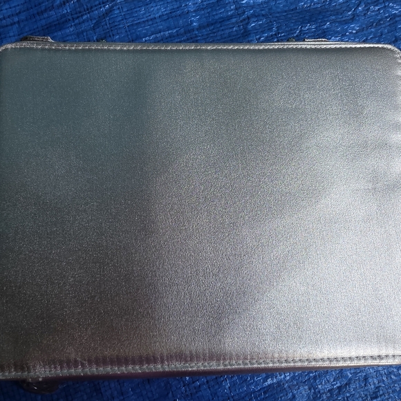 NWOT Lancome Paris Metallic Gold Women's Bag Makeup Case Zipper Travel Kit - Picture 5 of 16